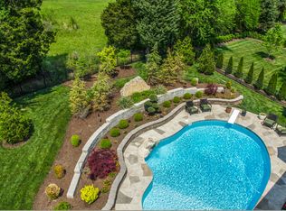 1049 Island Brook Dr, Hendersonville, TN 37075