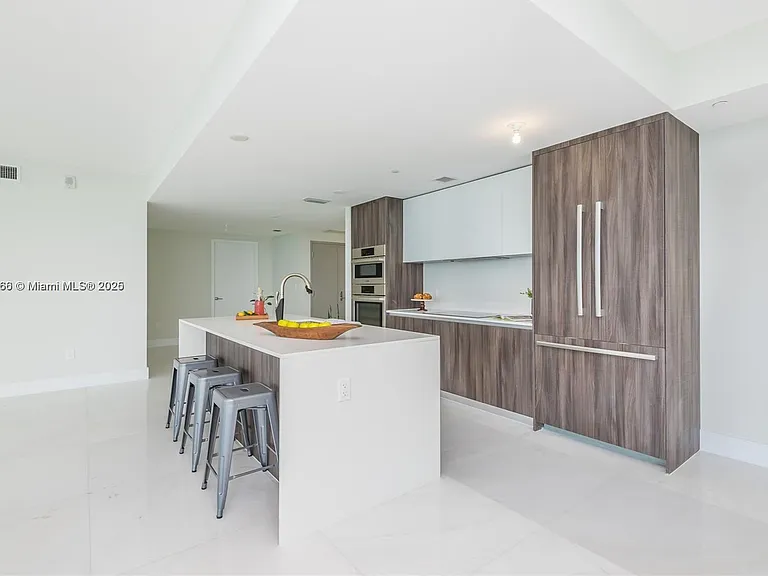 488 NE 18th St #1815 — Photo 15