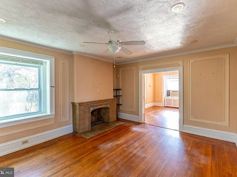 2216 Georges Ln — Photo 7