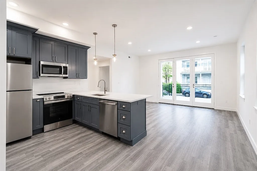 2 bed, 1.0 bath, 853 sqft, $3,750 — Photo 3