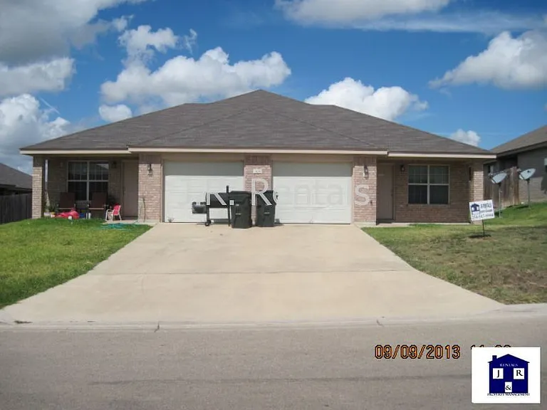 305 Cedar Ridge Dr #A — Photo 1