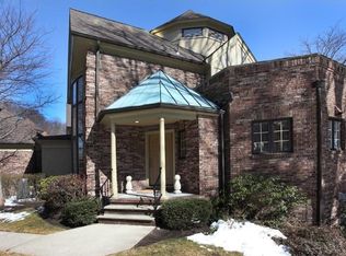 8 Kips Rdg, Verona, NJ 07044