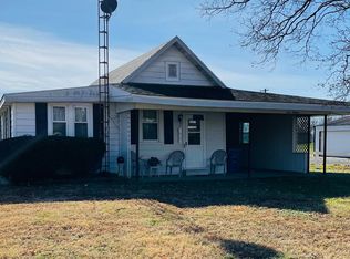 913 W 1st St, Mount Carmel, IL 62863