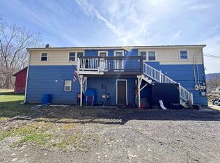 20 Oak Hill School Rd, Pownal, VT 05261