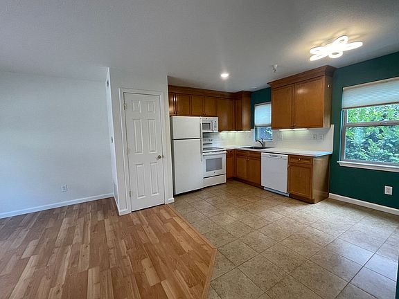 5th image of 1455 E 36th St #102