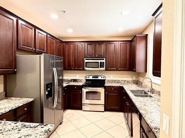 1243 Bolton Pl — Photo 10