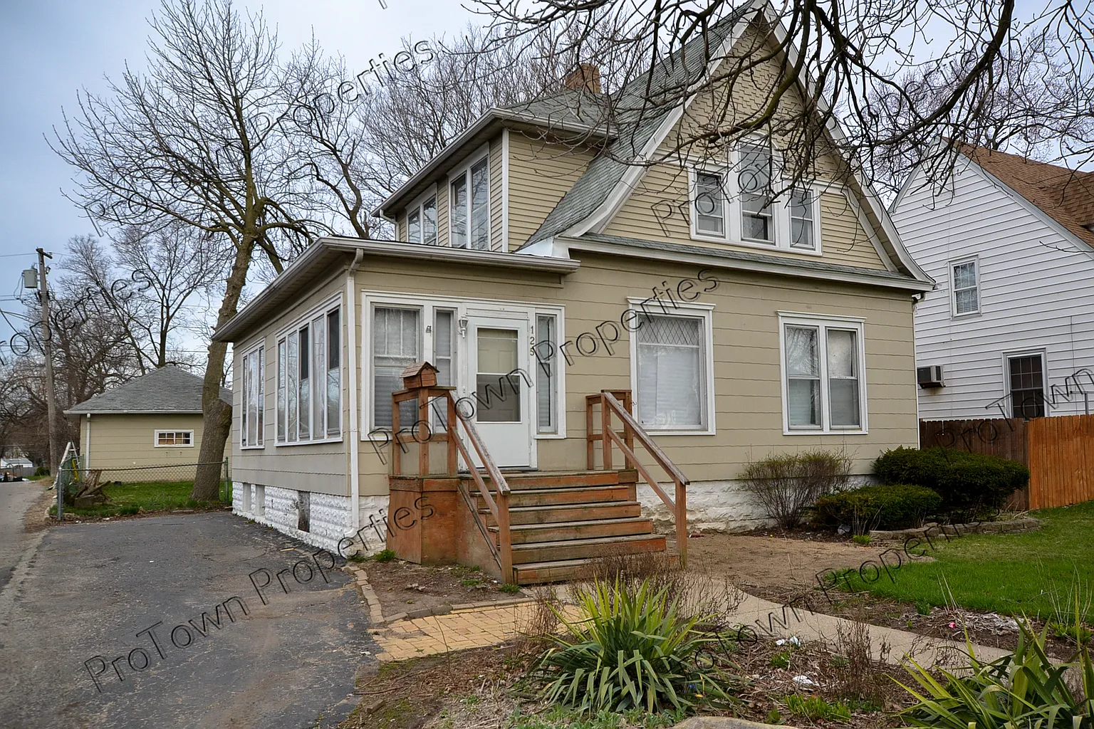 125 Hunter Ave photo 1