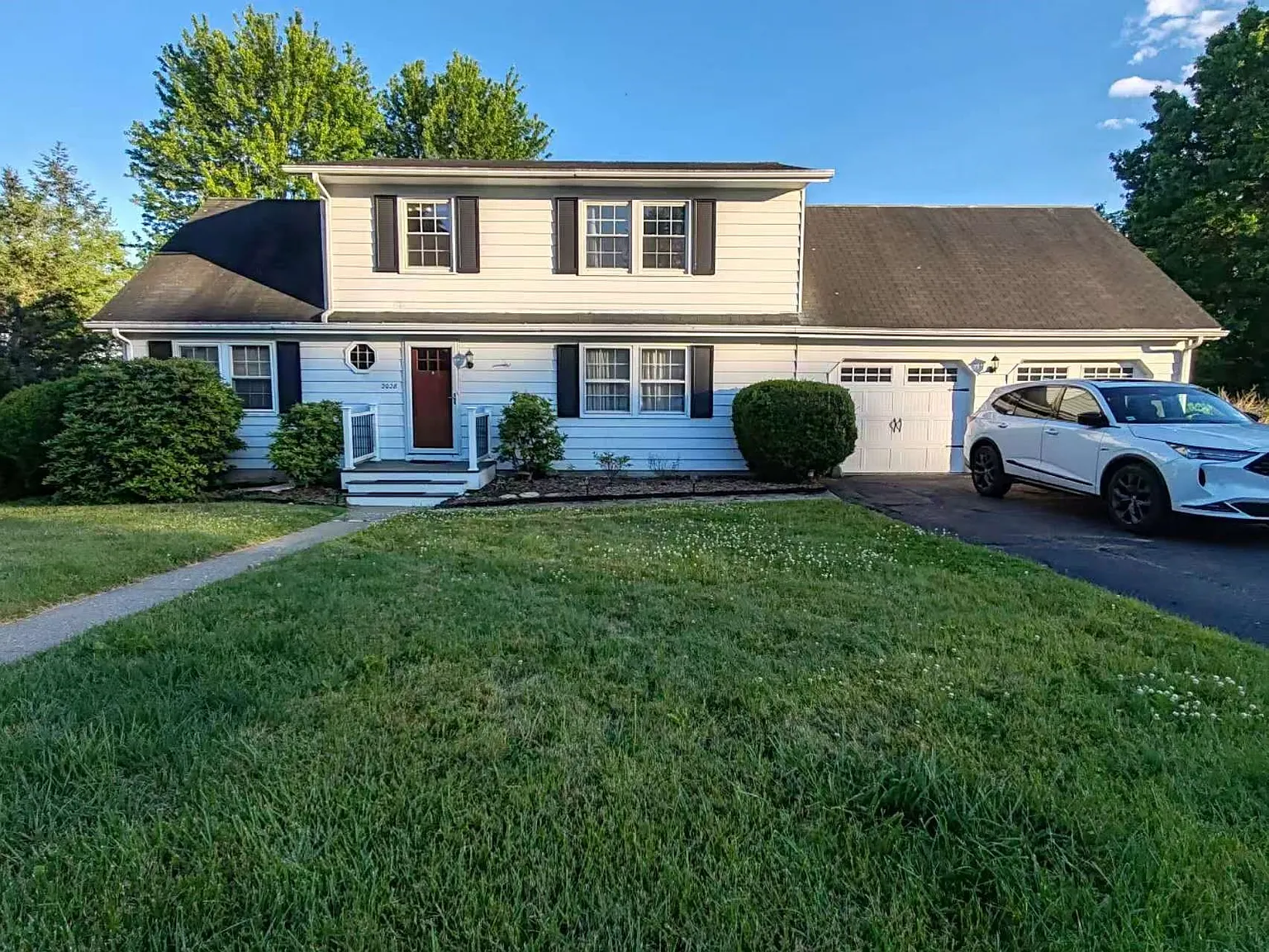 4 bed, 1.5 bath, 2397 sqft, $2,200 — Photo 2