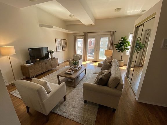 2nd image of 1708 W Augusta Blvd APT 2F