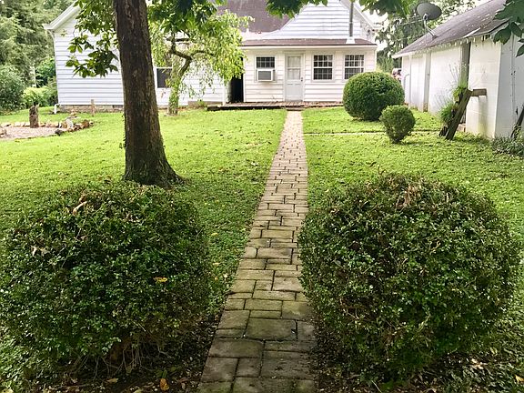 4th image of 219 Clay St