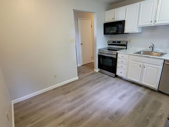 4th image of 2352 Farflung Dr