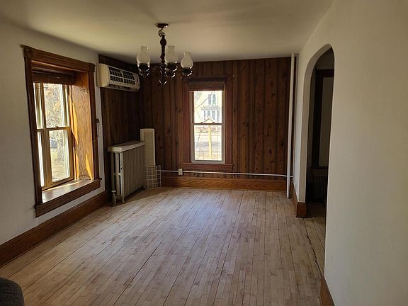 4th image of 219 East LINCOLN STREET