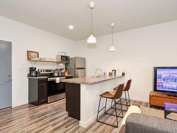 2nd image of 712 Main St #209