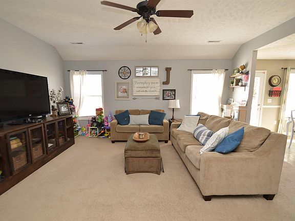 5th image of 1135 Victoria Dr