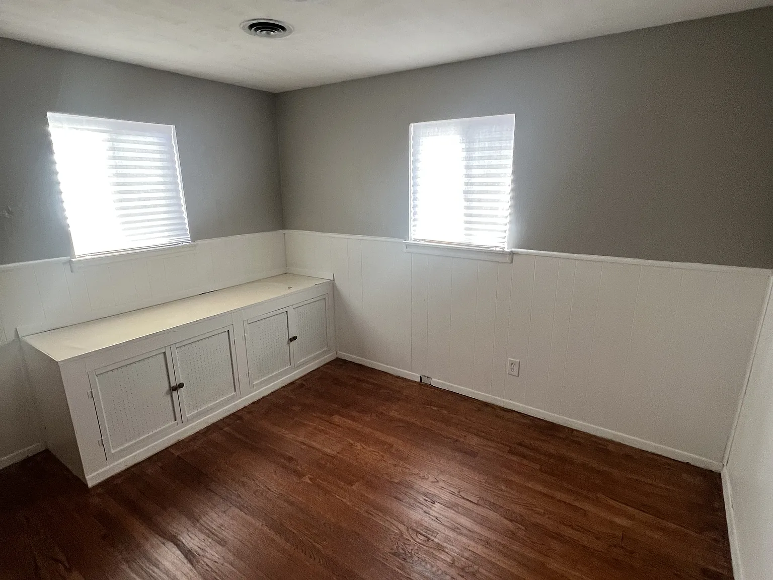 1711 Southwest 48th Avenue - 1 — Photo 3