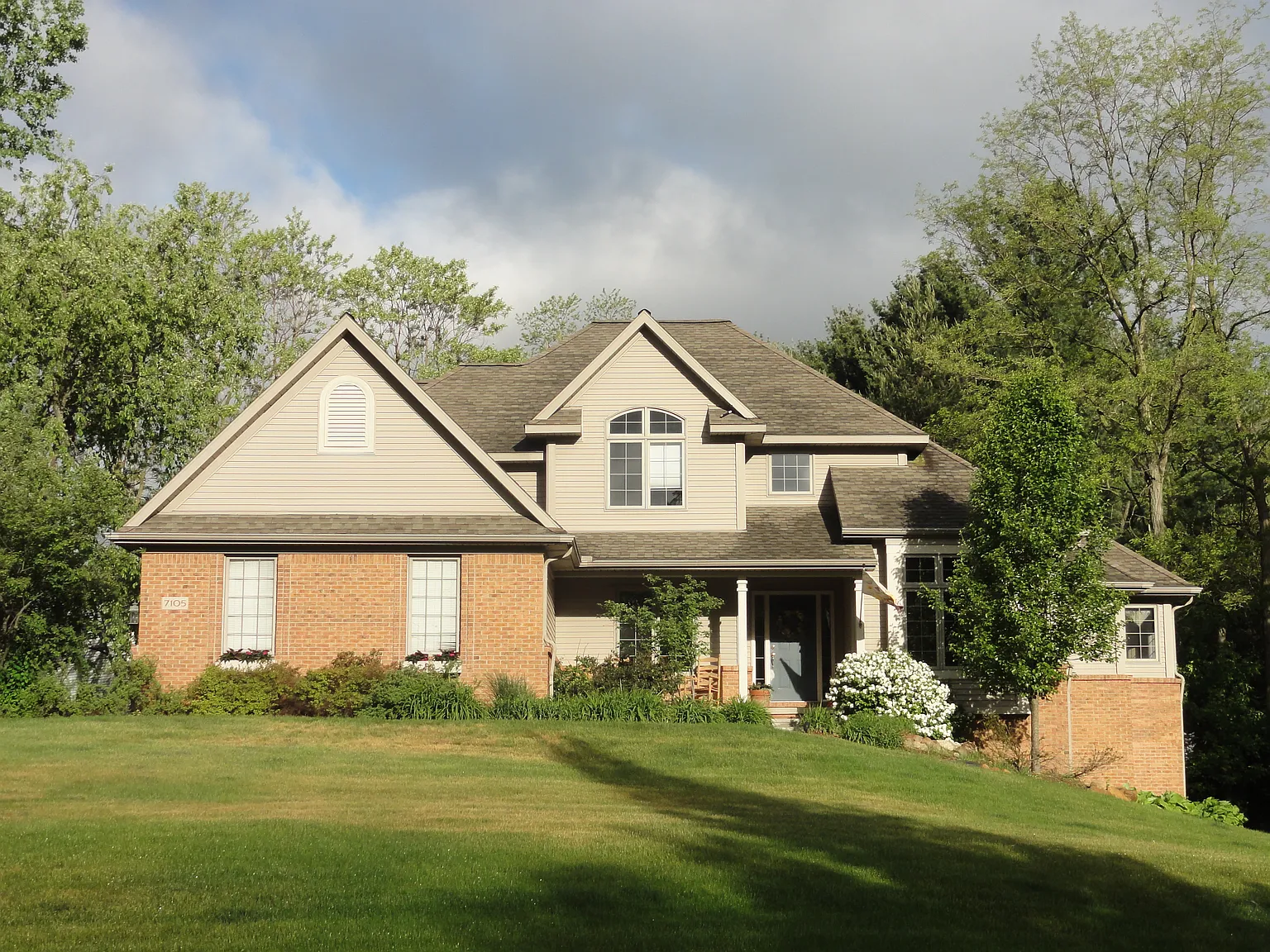 7105 Summit Rdg photo 1