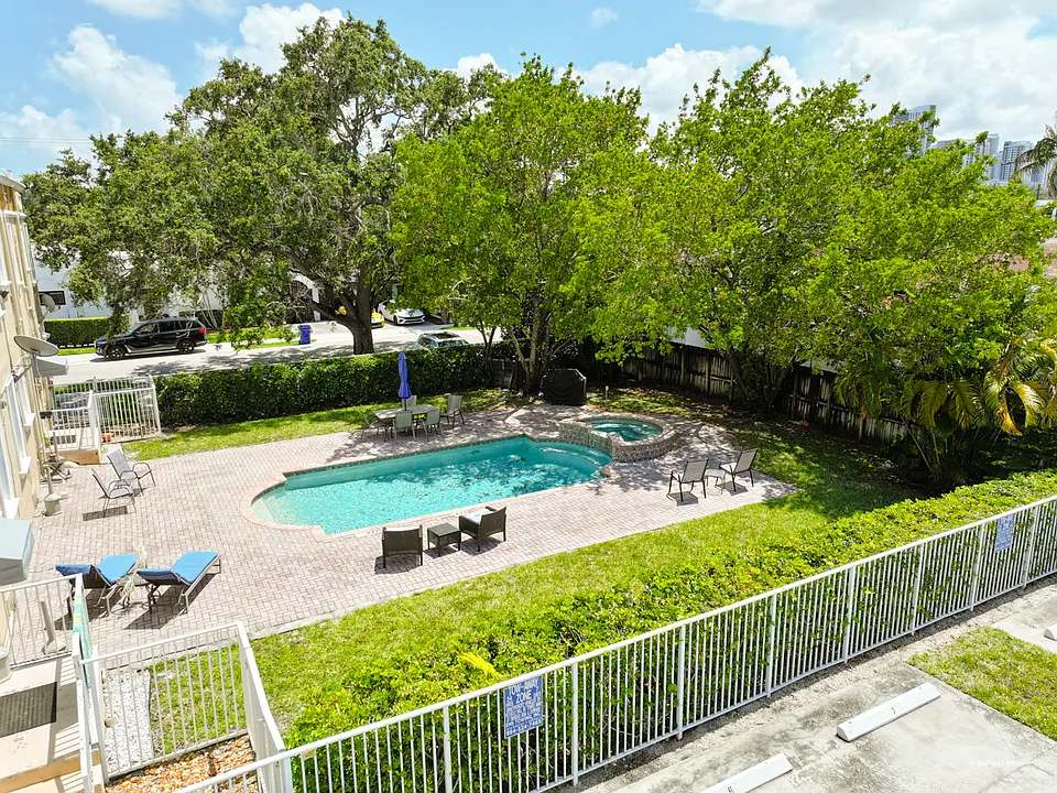 403 NE 16th Ave #7