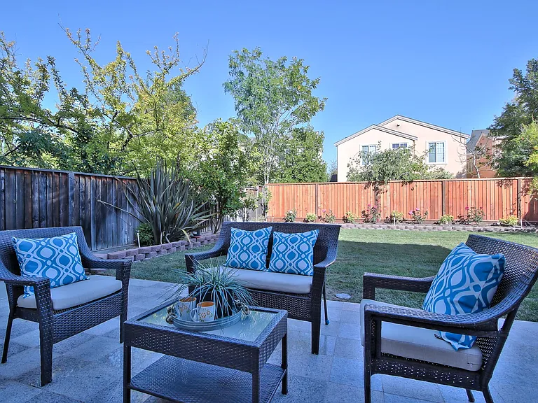 1130 E River Pkwy — Photo 25