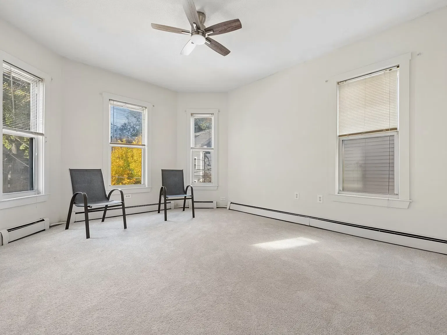 4 bed, 1.5 bath, 1151 sqft, $3,900 — Photo 3