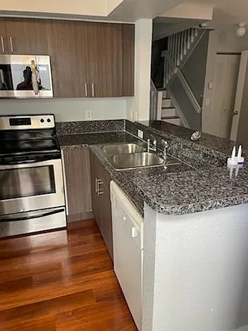 325 NW 19th St — Photo 16