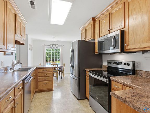 4th image of 2502 Briarhurst Ct NW