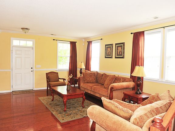 Upgraded Crown Molding!