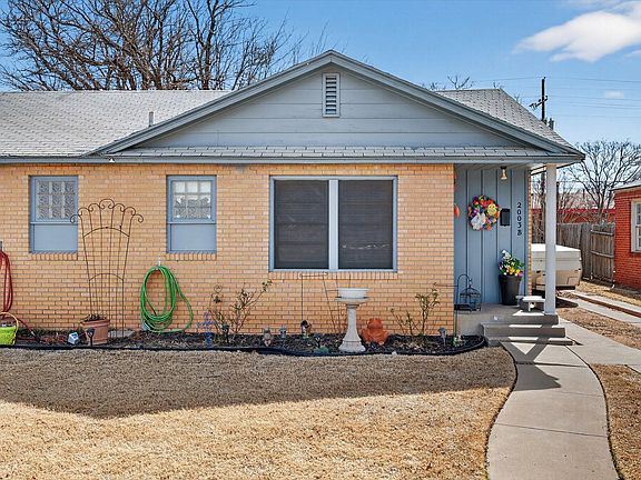 2nd image of 2003 33rd St