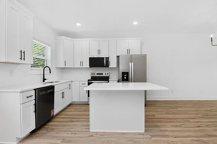 310 E Talleyrand Ave — Photo 12