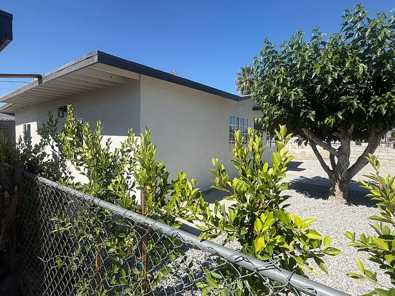 52119 Calle Avila #2 — Photo 21