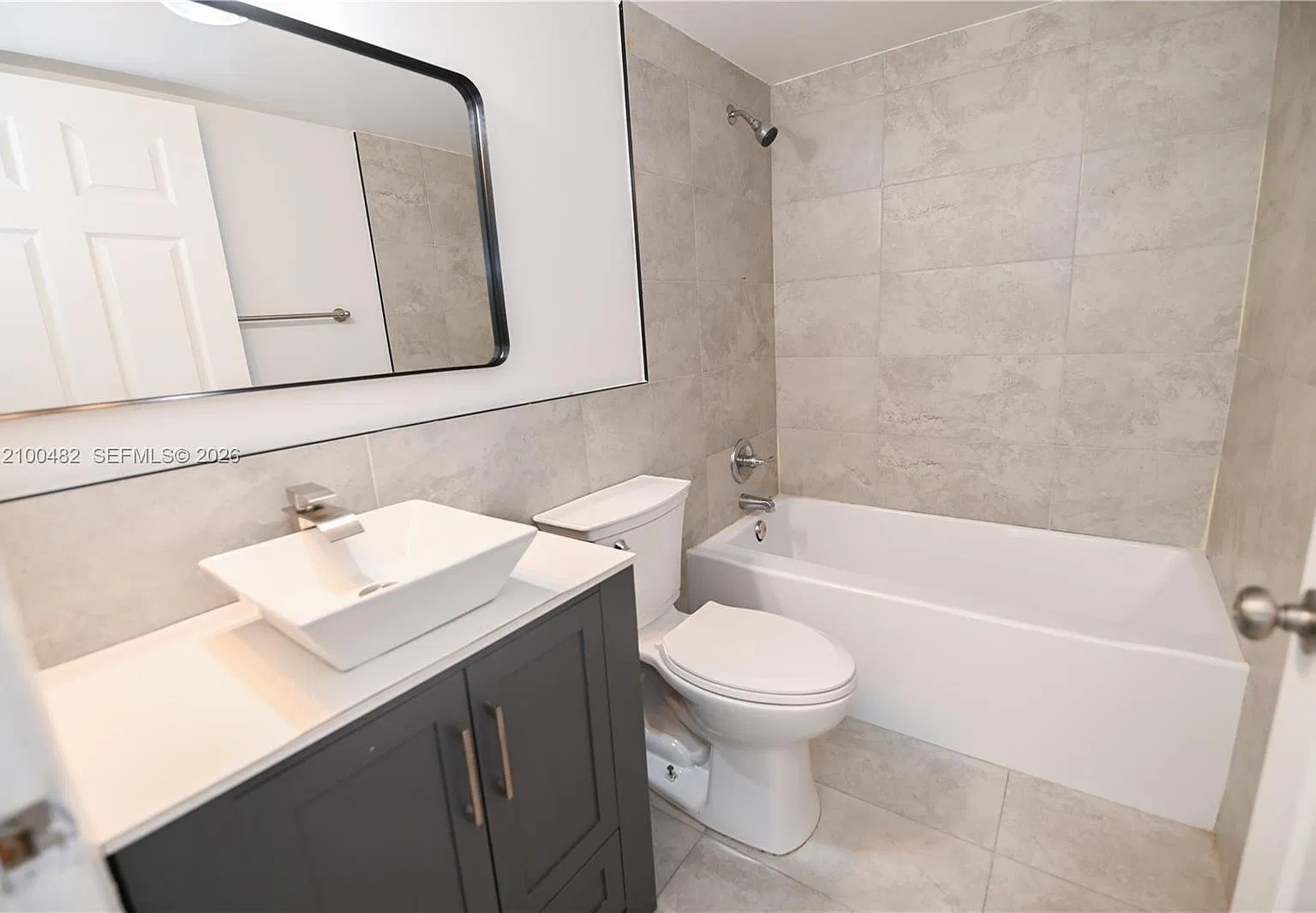 Sherwood Gardens Condo — Photo 4