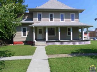118 S 5th St, Burlington, KS 66839