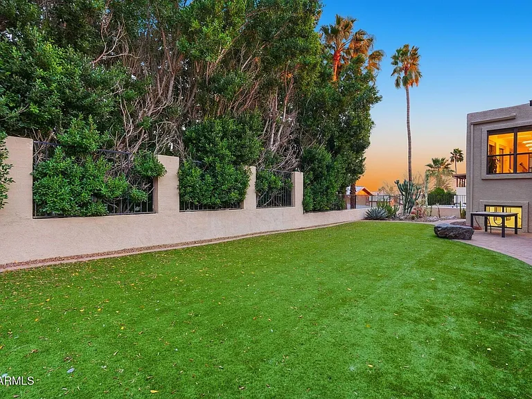 2221 E Vista Ave — Photo 39