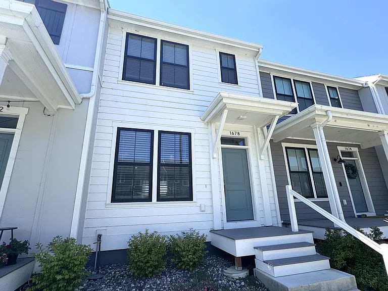 1678 Saint George Blvd — Photo 1