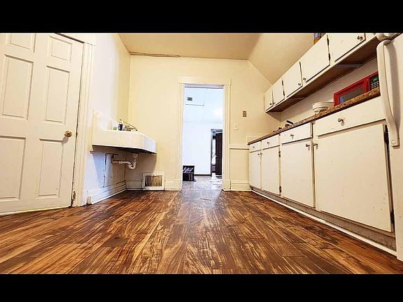 2nd image of 602 Reaney Ave E #2