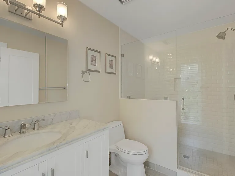 10 Lake Village Ln — Photo 4