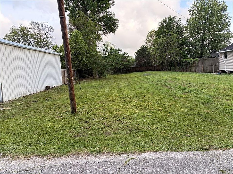 1st image of 523 Magellan St