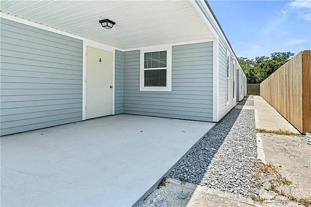 2 bed, 1.0 bath, 806 sqft, $1,250 — Photo 2