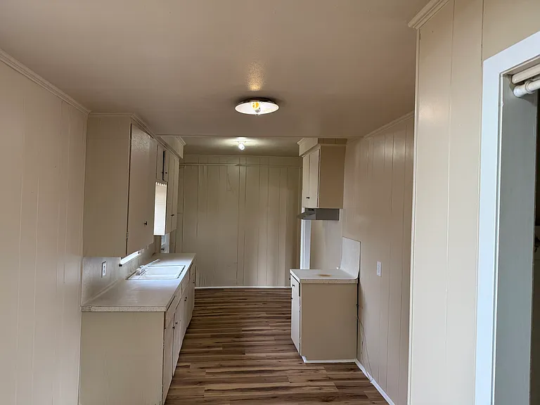 422 W Johnston Ave — Photo 7