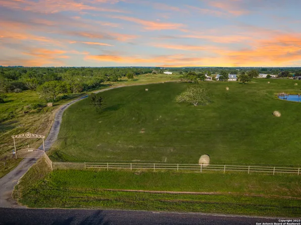 4275 FM 539, La Vernia, TX 78121