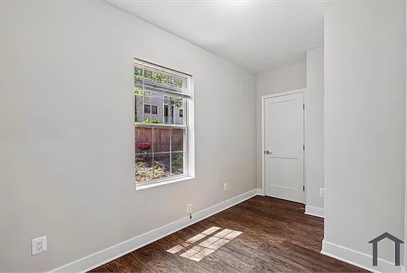 1241 Raum St NE #1 — Photo 16