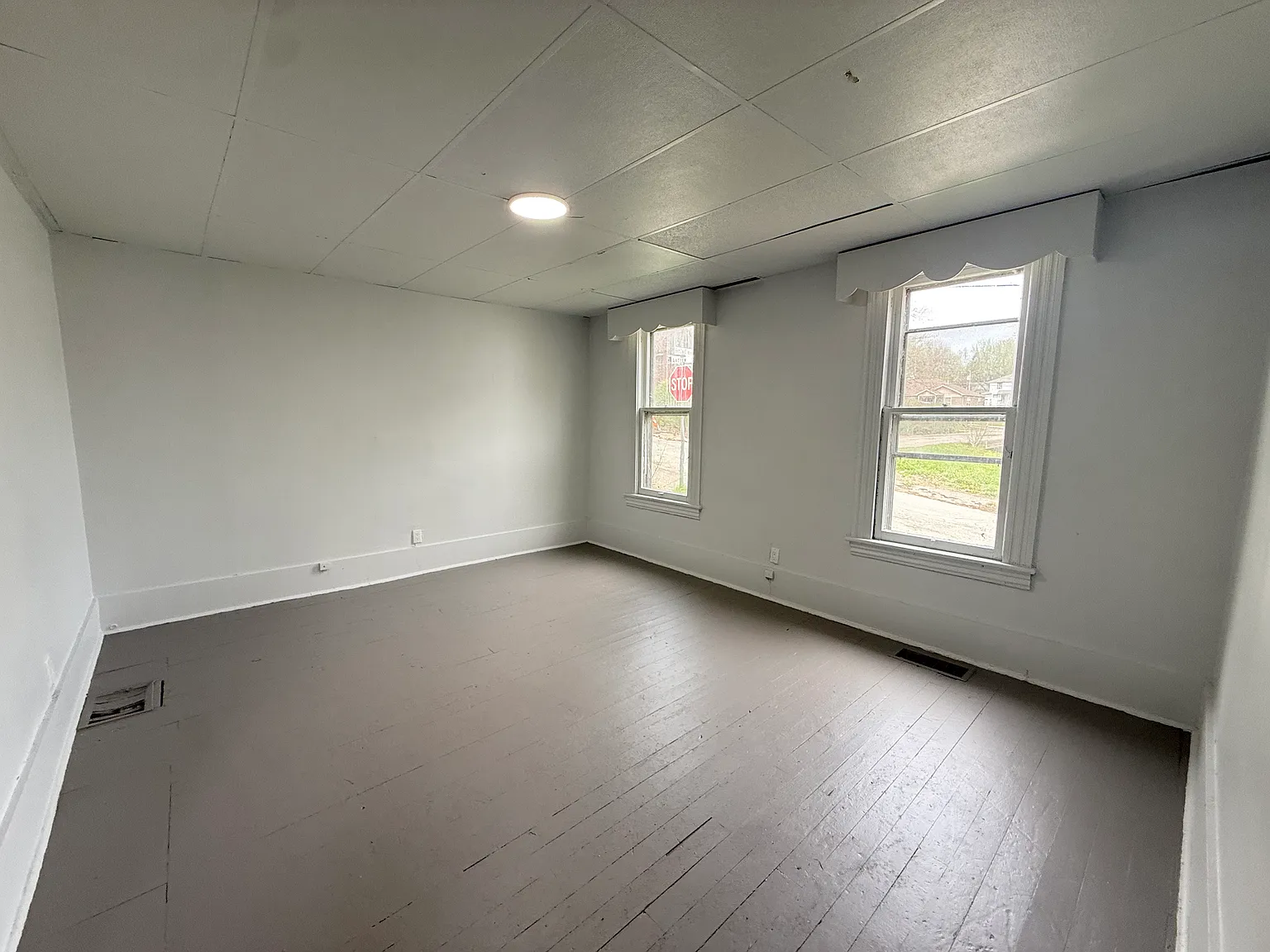 307 Andrew St — Photo 2
