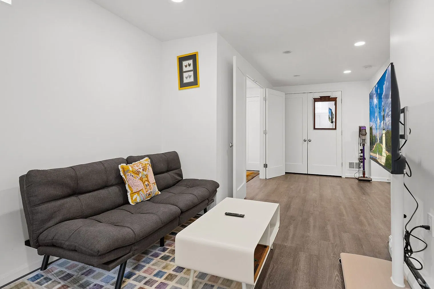 1 bed, 1.0 bath, 645 sqft, $3,055 — Photo 2