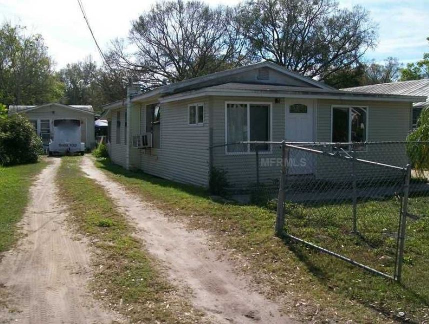 Main home has 3 Bds, 2 baths