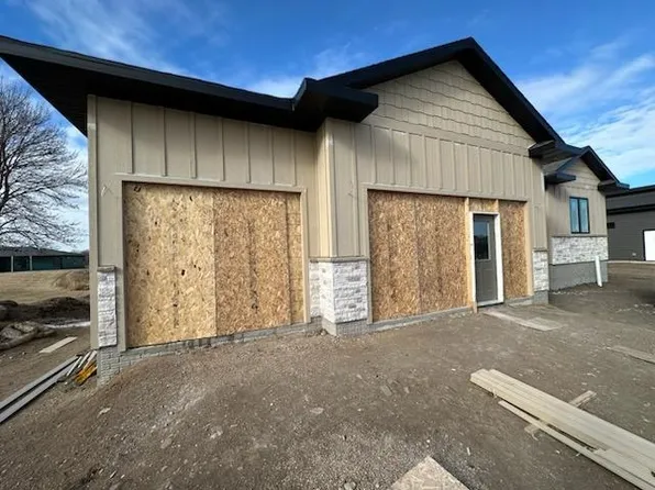 3209 Prairie Meadow Dr, Milford, IA 51351