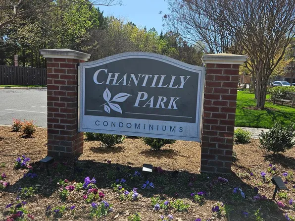 3810 Lightfoot St Unit 302, Chantilly, VA 20151