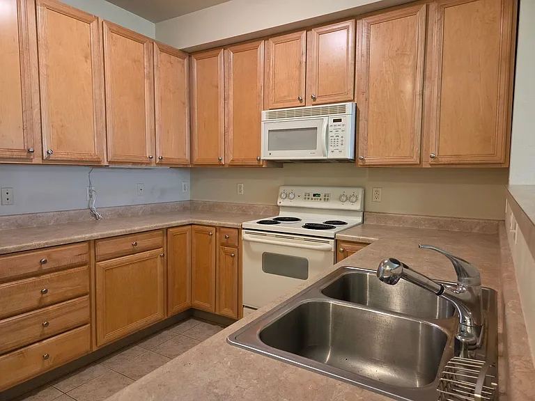 512 Darby Dr #205 — Photo 2