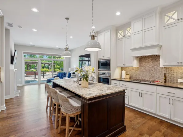 935 Lake St E Unit 209, Wayzata, MN 55391