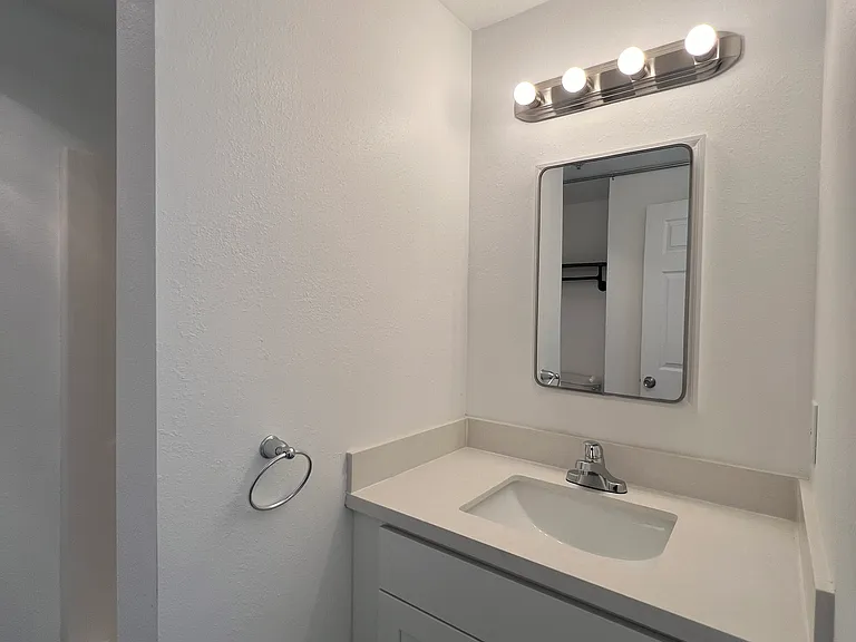 212 E Wishkah St #201 — Photo 7