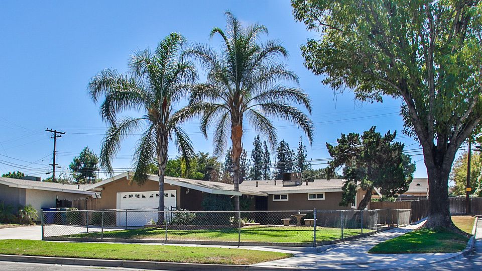 3 bed. 1.5 baths RV parking