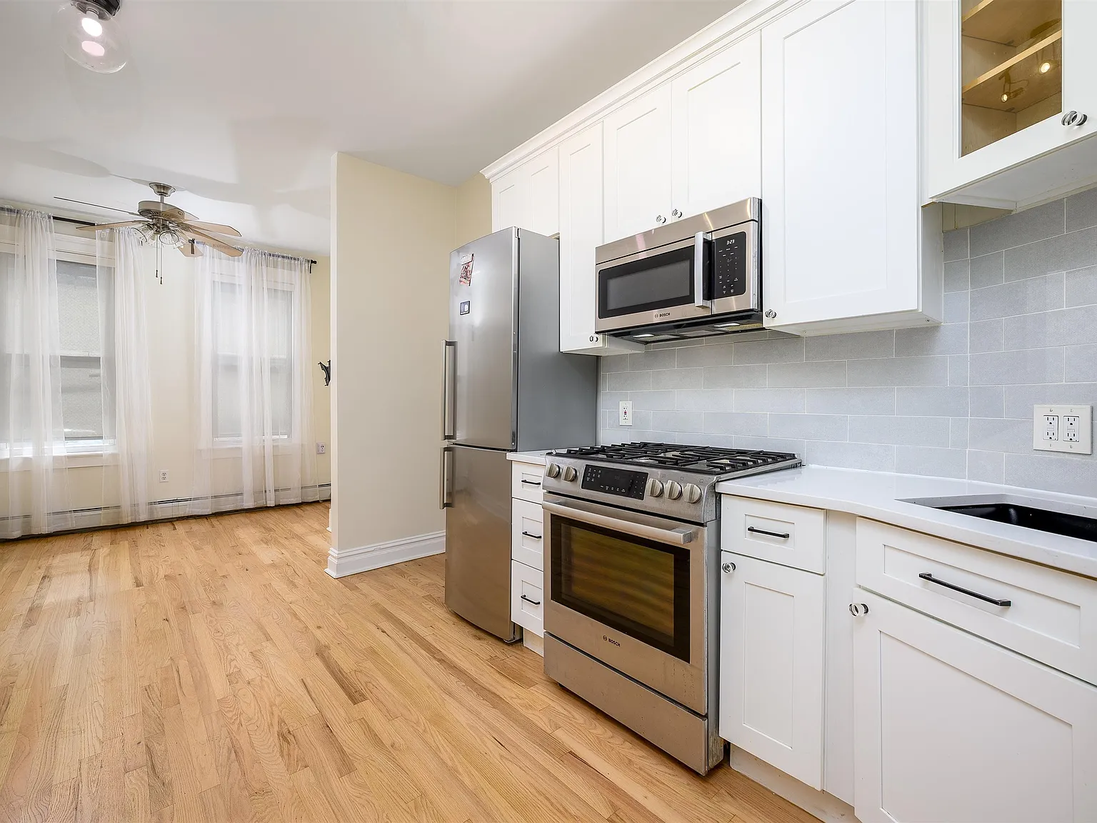 1 bed, 1.0 bath, 521 sqft, $2,300 — Photo 2